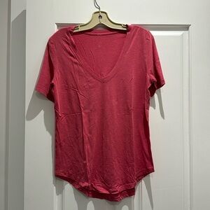 Lululemon classic v neck tee with scoop bottom